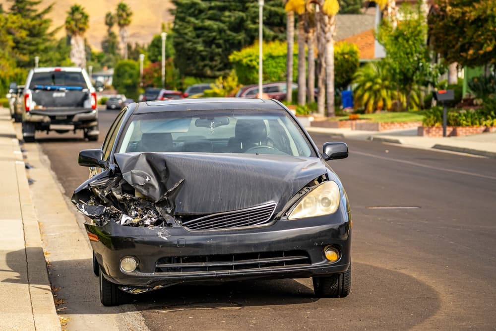 Auto met schade na een aanrijding